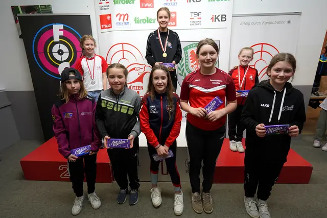 Sarah Klosterhuber (SG Angerberg) gewann bei den Landesmeisterschaften für Luftgewehr in Innsbruck Gold in der Wertung Juniors weiblich | Foto: Christian Kramer / TLSB