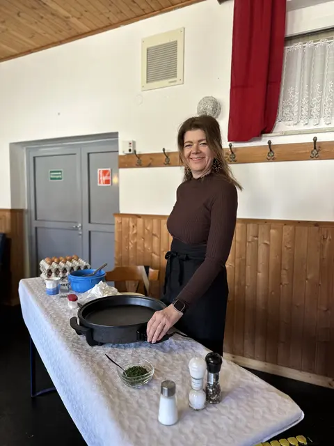 Iris Klemenschitz bekochte die Damen mit Eierspeiß.  | Foto: SPÖ Frauen St. Margarethen