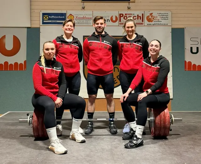vorne von Links: Lena Raidel, Jessica Stauceanu, hinten von Links: Neuzugang Nadja Grossmann, Jakob Weber und Petra Schmutzer.

Foto: Union Lochen