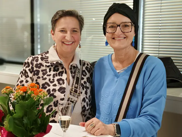 Rita und Anita hatten gute Unterhaltung bei der Veranstaltung.  | Foto: Eva Lacher-Dörfler