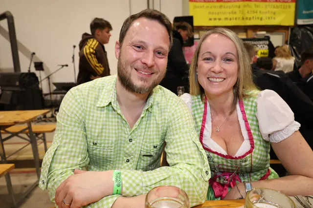 Daniel und Alex gingen beide in grüner Tracht zur Schardenberger Mostkost. | Foto: Markus Bäumler/zema-medien.de