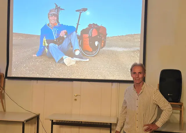 In seinen Vorträgen über seine Reise durch die Sahara  berichtet Martin Müller von Herausforderungen in der endlosen Weite, von beeindruckenden Sonnenaufgängen und Sandstürmen. | Foto: Julia Steyrer