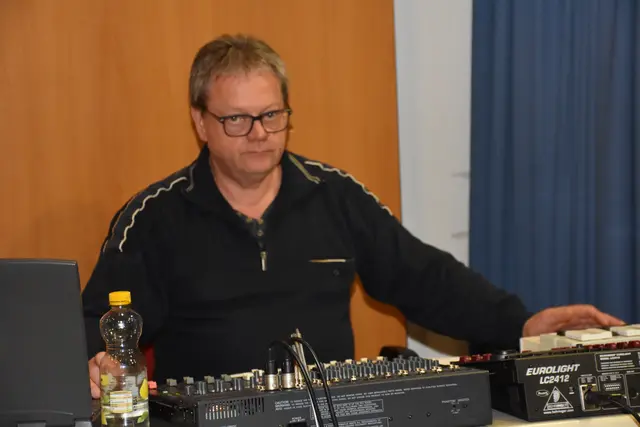 Die Theatergruppe der Liedertafel Pabneukirchen bringt mit „Die Falle“ ein Kriminalstück des weltbekannten Autors Robert Thomas. Premiere ist am Freitag, 10. April 2026, 20 Uhr, im Pfarrzentrum | Foto: Zinterhof