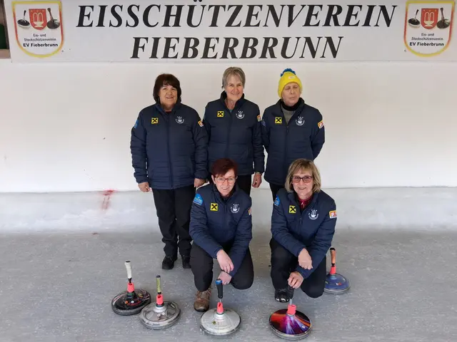 Das Siegerteam Maria Tschiltsch, Lisi Astner, Irmgard Gschnaller; kniend Annemarie Holzmann - Seisl, und Manuela Trixl | Foto: Christian Erhart