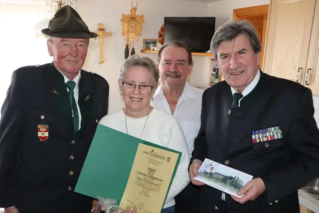 Karl Jöbstl, Johanna &amp; Christian Auckenthaler, Franz Hopfgartner (v.l.): Silber für 40 Jahre Mitgliedschaft | Foto: Gerhard Langmann