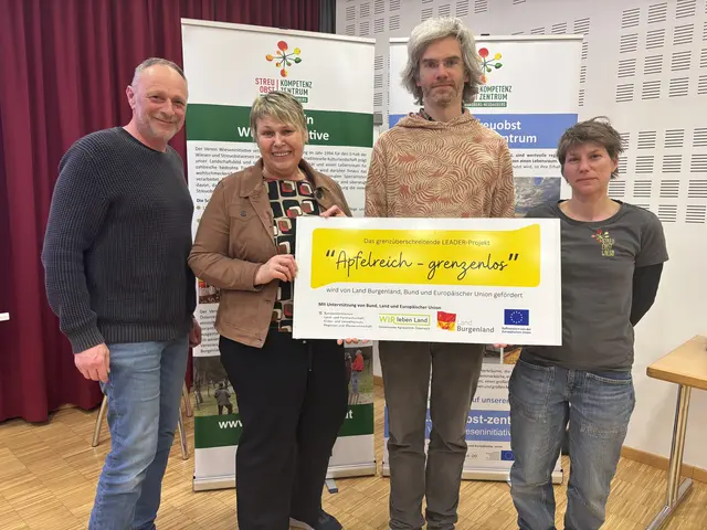 In Deutsch Kaltenbrunn wurde das neue EU-LEADER-Projekt "Apfelreich - grenzenlos" von den Projektverantwortlichen der Wieseninitiative vorgestellt.  | Foto: Elisabeth Kloiber