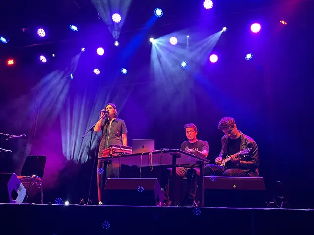 Hannah Darabos mit Justin Kodnar und Michi Pritzi | Foto: Gesa Buzanich