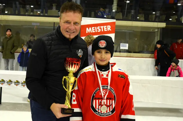 Präsident Michael Herzog-Löschnig mit Juniors Kapitän Matheo Edlinger. | Foto: WAFO