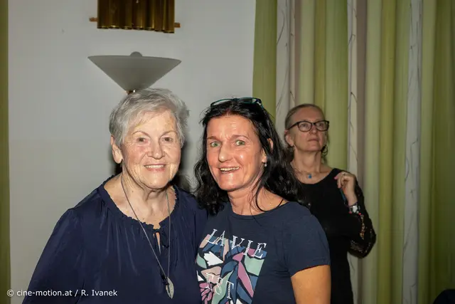 Mutter Traude (84 Jahre) mit Tochter Regina Zupanjac (vlnr). | Foto: cine-motion.at / R. Ivanek