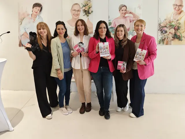 Die Gesichter, die hinter dem Namen "Feel Again" stehen- Brigitte Fischer, Birgit Ehrenreich, Laura Jagoschütz, Catharina Flieger, Cornelia Graner und Sabine Wagenhofer  | Foto: Eva Lacher-Dörfler