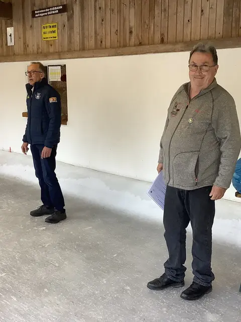 EV Fieberbrunn Obmann Markus Holzmann und Bezirksobmann Andi Aberger gratulierten! | Foto: Christian Erhart