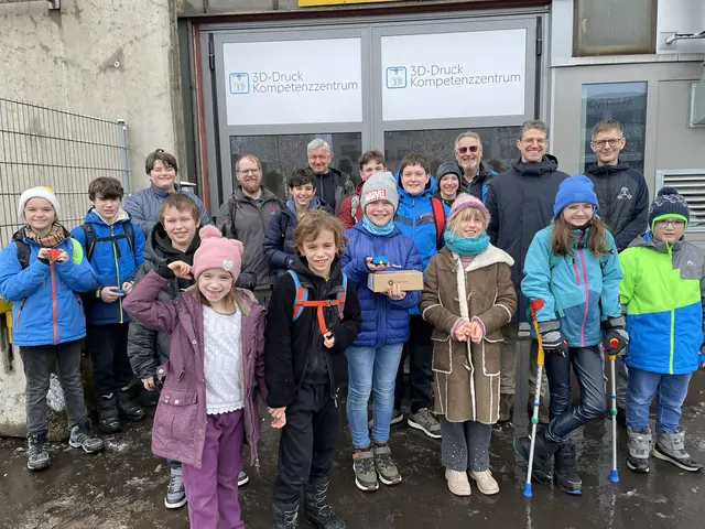 Technik hautnah erleben die Junior Makers im 3D-Druck Kompetenzzentrum der voestalpine.  | Foto: Christian Stadlmann