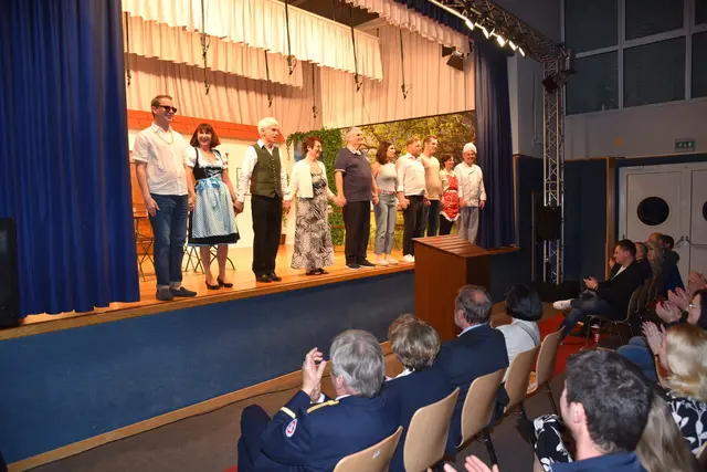 Tosender Applaus für den unterhaltsamen Abend. | Foto: Samariterbund NÖ