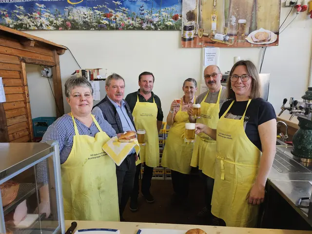 Anna Stockinger, Hermann Höhlmüller, Raimund Hackl, Herta Teufl, Martin Pöchacker und Andrea Peham | Foto: Simon Glösl