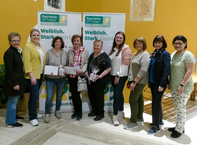 Fest in weiblicher Hand: Beste Stimmung herrschte beim Schnapsen in Gleinstätten | Foto: ÖVP