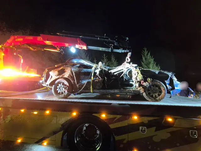 Ein Pkw kam nach einem Überholmanöver aus bisher unbekannter Ursache von der Fahrbahn ab. | Foto: Feuerwehr Guttaring