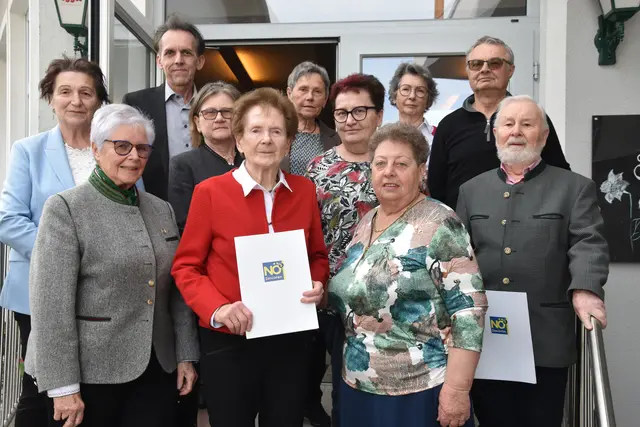 M.Hamböck, H. Hess, W. Müller, A. Minichbauer, hinten: E. Saferding, E. Gorth, I. Rödl, E. Weidinger, C. Braunschweig, M. Kalny, R. Zehndorfer | Foto: Müller