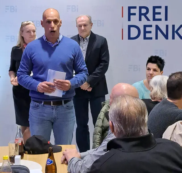 Helmut Fiedler beim Diskussionsabend in der SC Kantine. | Foto: FPÖ NÖ