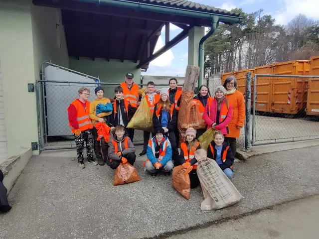 Kilian Haider, Josef Schroll, Roland Eder, Samuel Lameraner, Gerhard Frühwirth, Tobias Daubek, Jakob Mayerhofer, Lilly Hofer, Alexandra Eppinger, Elisa Mistelbauer, Lena Hametner, Milena Hackl, Sarah Bauernfried und Anneliese Haslinger. | Foto: Marktgemeinde Martinsberg