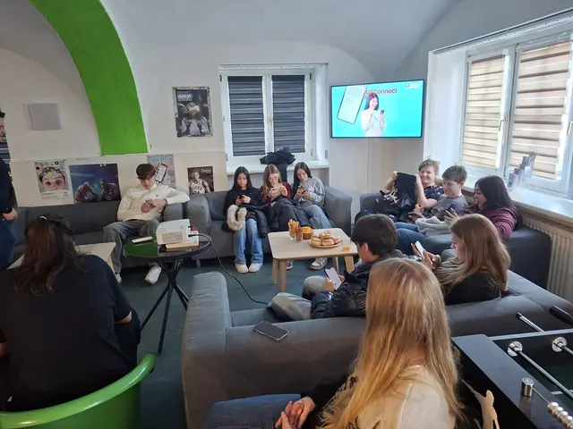 ÖGJ-Regionalworkshop im Jugendzentrum Mattighofen mit Besuchern aus Altheim, Braunau, Mauerkirchen und Mattighofen und einem Experten von saferinternet.at. | Foto: JCUV