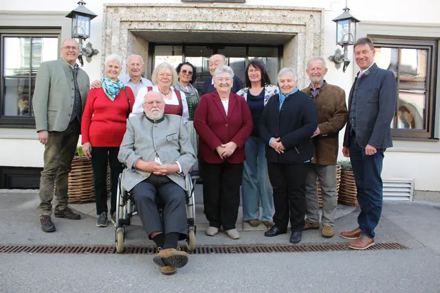 Im Bild von links: Vizebgm. Hans Josef Kren, Irmgard &amp; Karl Sablatscher (Diamantene Hochzeit), Adele &amp; Joachim Grzemski (Goldene Hochzeit), Anton Grabendorfer (90. Geburtstag) mit Schwiegertochter Erika, Lore Neumann (80. Geburtstag) mit Tochter Dagmar, Monika Perner (80. Geburtstag) &amp; Gatte Eberhard, Bgm. DI Andreas Kaiser | Foto: Marktgemeinde Mariapfarr