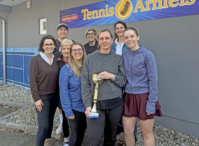 Die Mannschaft des TC Arnfels: Birgit Schigan, Karla Hopfgartner, Stefanie Sackl, Sandra Pansi (Mannschaftsführerin), Carmen Moßburger (vorne von links), Nina Strauß, Brigitte Reiterer und Sigrid Schmid. (hinten von links) | Foto: TC Arnfels 