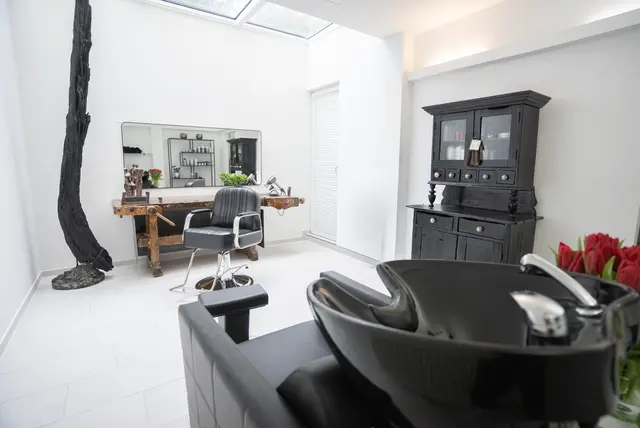 Modernes Zweithaarstudio in Salzburg: 100 % diskret, exklusiv &amp; Ihr privater Rückzugsort | Foto: Hairworld Salzburg
