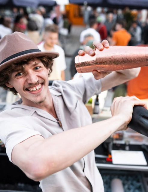 Mit Kreativität und Leidenschaft: Barkeeper Alexander Moser aus Villach. | Foto: Privat