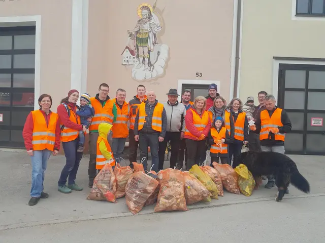 Auch heuer starteten die Oberstrahlbacher eine Flurreinigungsaktion.  | Foto: privat