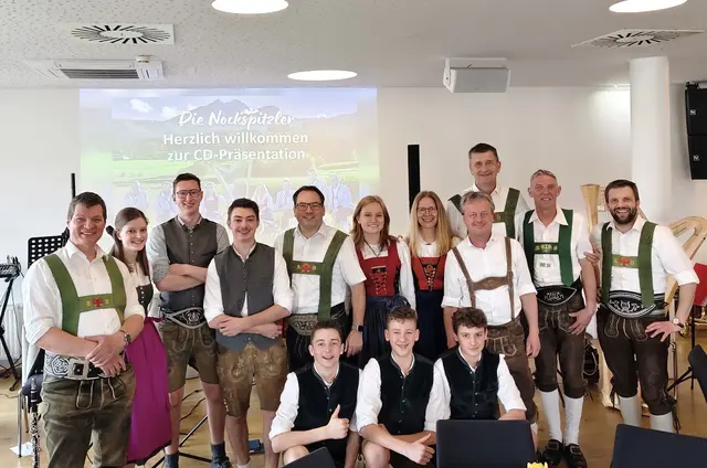 In Mutters wurde ein ganz besonders Jubiläum gefeiert: Die Volksmusikgruppe "Die Nockspitzler" wurde 40 Jahre alt.  | Foto: Die Nockspitzler