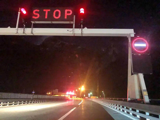 (Symbolfoto) Stopp, Tunnelsperre, Autobahn. | Foto: pjw