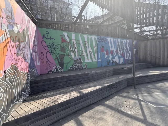 Verdreckt, beschmiert, unappetitlich: So präsentiert sich der Stadtbalkon im Grazer Zentrum. | Foto: MeinBezirk/Reischl
