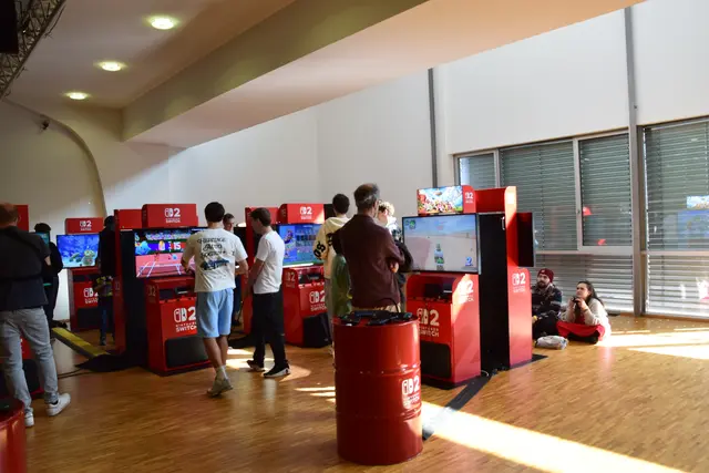Zahlreiche Besucherinnen und Besucher versammelten sich beim Messekongress, um zusammen beim Button Festival zu zocken. | Foto: MeinBezirk/Leonie Herrmann