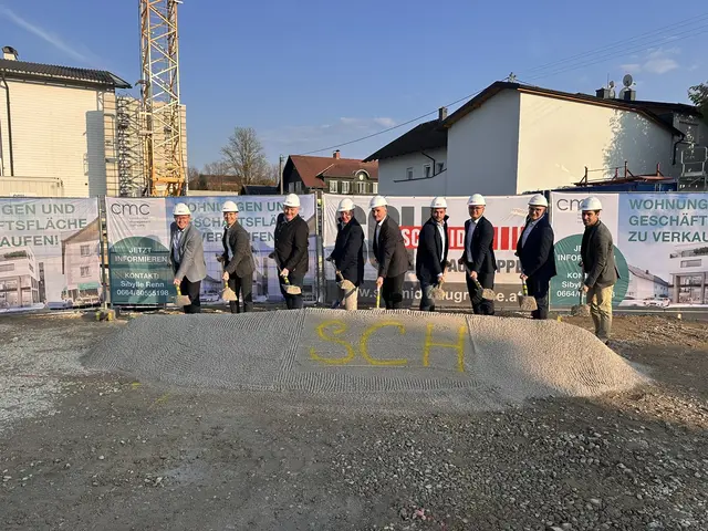 Spatenstich für das Wohn- und Geschäftsprojekt in der Vorchdorfer Bahnhofstraße. | Foto: Schmid Baugruppe