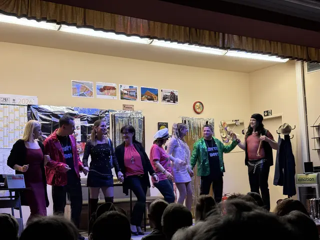 Die Theatergruppe Antau begeistert heuer das Publikum mit der Komödie "Für immer Disco!". | Foto: MeinBezirk / Jennifer Flechl