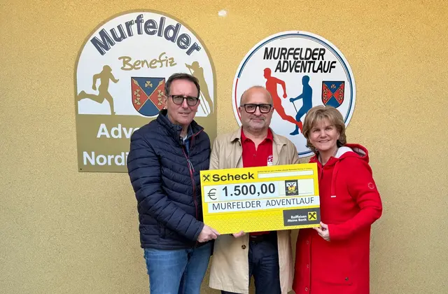 Offizielle Spendenübergabe (v.l.): Gilde-Präsident Helmut Schwimmer mit Obmann Hannes Klapsch (Murfelder Adventlauf) und Margit Angerbauer (SFG Finanzabteilung) | Foto: SFG