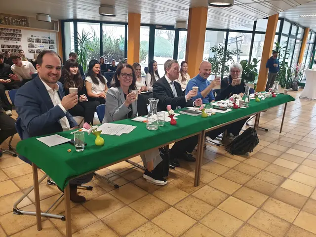 Das Team „Greenworks – Mix it, Love it, Live it” mit Linda Hahn, Victoria Loimayer, Nora Schmidt und Carina Tichy versuchte die Jury zusätzlich mit einer Smoothie-Kostprobe zu beeindrucken. | Foto: HAK Zwettl