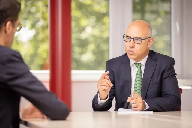 Sorge vor weiter steigenden Spritpreisen: WIFO-Chef Gabriel Felbermayr hält einen staatlichen Eingriff derzeit noch für verfrüht. | Foto: WIFO/Alexander Mueller