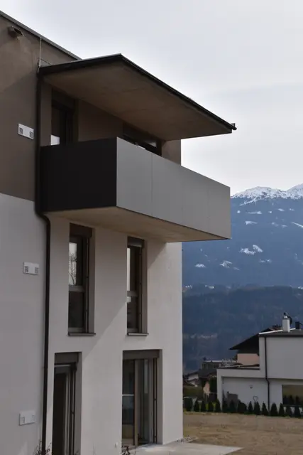 Die neu errichtete Wohnanlage am Max-Weiler-Weg und Ingenuin-Weber-Weg in Absam bietet 30 moderne Mietwohnungen. | Foto: Maximilian Sprenger