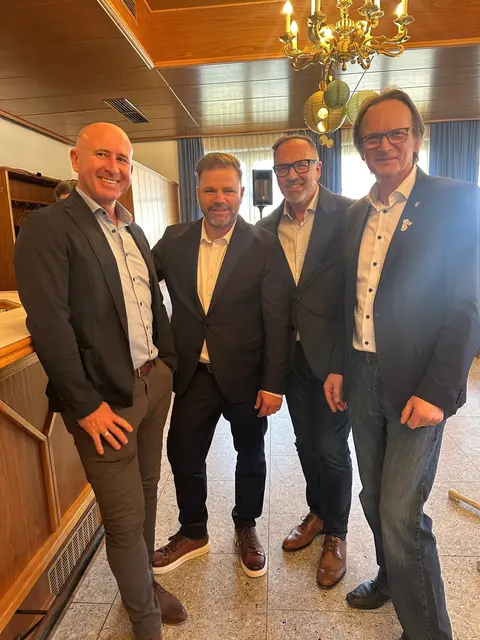 Ließen den Jubilar hochleben: Bürgermeister von Feldkirchen David Allerstorfer, Geburtstagskind Bürgermeister Thomas Prihoda, FPÖ-Bezirksobmann Bundesrat Günter Pröller, Bürgermeister von Gallspach Dieter Lang (von links). | Foto: FPÖ UU