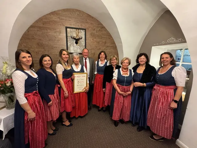 Hannelore Maurer wurde im Zuge der Generalversammlung zur Ehrenobfrau ernannt. | Foto: Bürgerfrauen Friesach