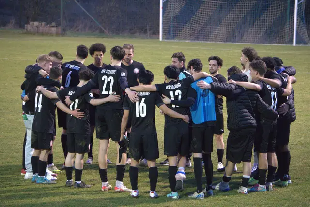 SpG Edelserpentin gegen ASV Siegendorf: Siegendorf entscheidet das Match am Samstag in der 70. Spielminute mit 1:0 für sich.  | Foto: Lisa Stöckl