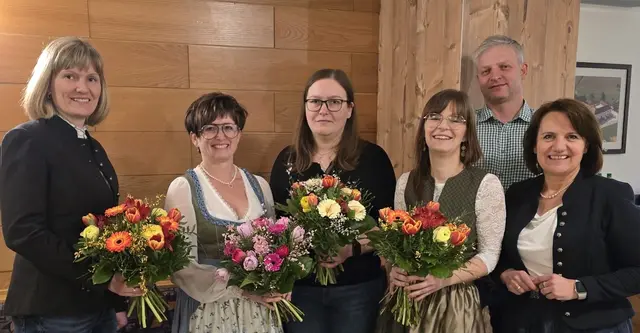 Von links: Angelika Walch, Renate Danninger, Daniela Bodingbauer, Sonja Zeiml, Ortsbauernobmann Stefan Seyr und Bezirksbäuerin Johanna Miesenberger. | Foto: Sabine Tober
