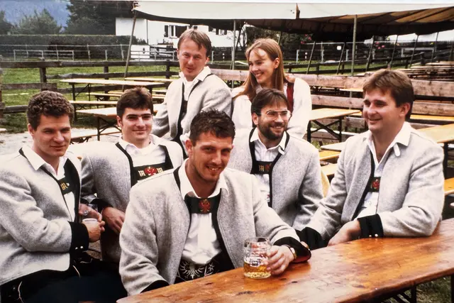 Beim Almabtrieb in Mutters ist die Truppe schon seit Jahren dabei.  | Foto: Die Nockspitzler