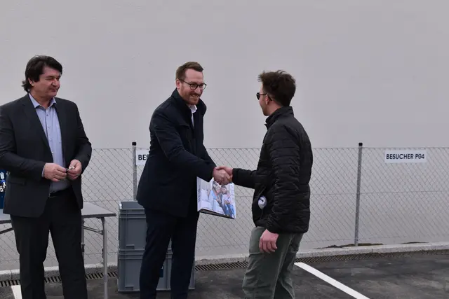 Jakob Buchmayer freut sich über die neue Wohnung | Foto: Maximilian Sprenger