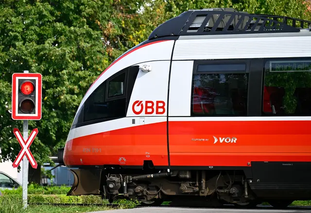 Zu einem Unfall kam es am Montagabend bei einem Bahnübergang in Wien. (Archiv) | Foto: APA-Images / APA / HANS KLAUS TECHT