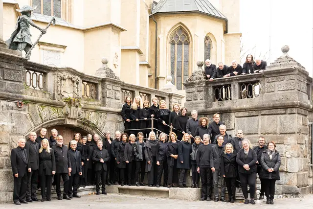 Der Kirchenchor hat rund 40 Mitglieder. | Foto: Heidi Cas-Brunner