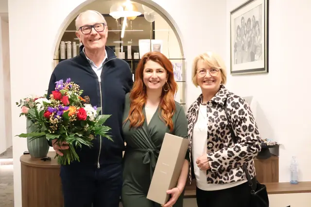 Thomas Wimleitner (ÖVP), Paulina Boje-Kueß und Maria Pachner (ÖVP) bei der Neueröffnung.  | Foto: MeinBezirk/Constance Haslberger