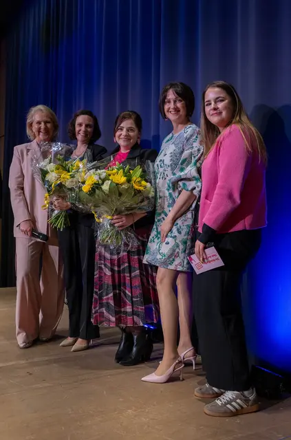 v.l.n.r.: Doris Handler (Bankstellenleiterin Raiffeisen Bankstelle Mödling), Olivia Prader (Raiffeisen Capital Managament), Isabell Pannagl (Kabarettistin), Sonja Laimer (Geschäftsleiterin Raiffeisen Regionalbank Mödling), Marie Weber (Testimonial der Veranstaltung und Kundenberaterin Raiffeisen Bankstelle Maria Enzersdorf). | Foto: RRB Mödling