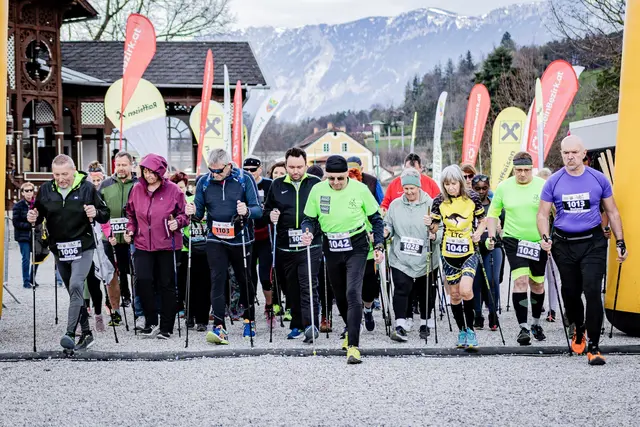 Die Nordic Walker starten durch. | Foto: Payerbacher Frühlingslauf